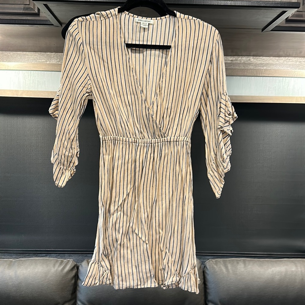 Billabong size Small great little summer dress or cover-up!